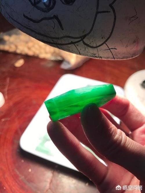 一億翡翠原石切200億翡翠原石是怎么切割加工的
